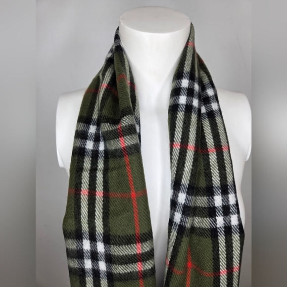 Plaid Green and Black Scarf - Picture 5 of 7